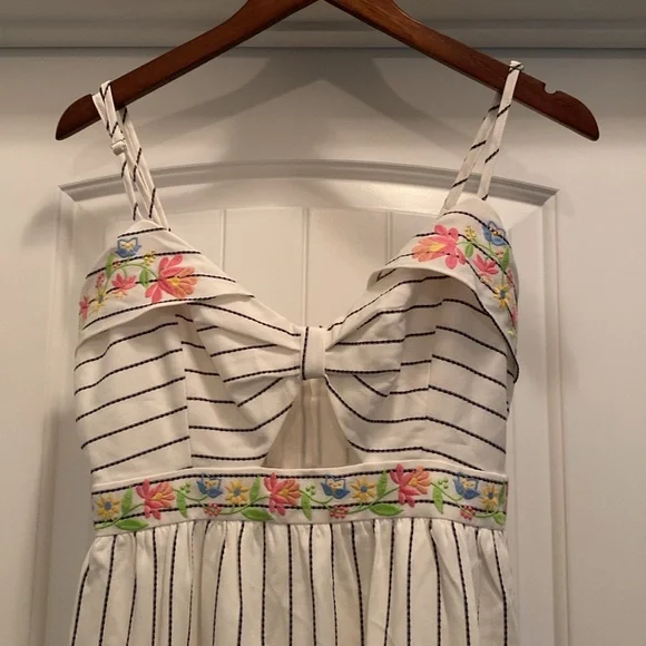 Foxiedox Dress - Picture 2 of 4